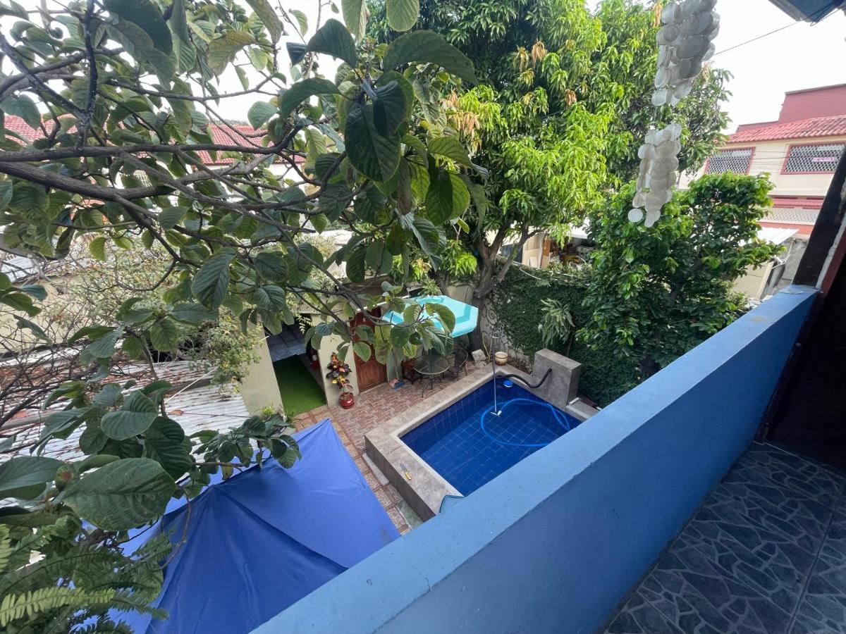 Funky Monkey Hotel Guayaquil Exterior photo